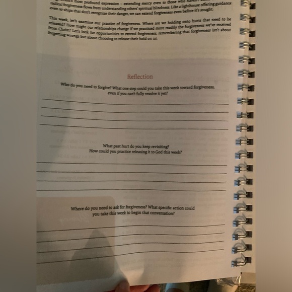 Bible in a Year Floral Spiral 52-Week Bible Study Plan Prayer Journal NEW - Picture 4 of 7